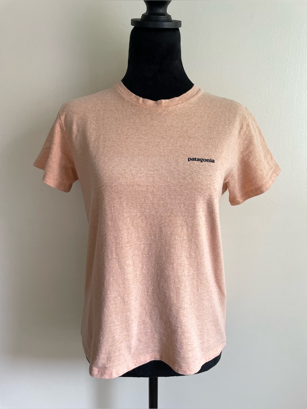 Patagonia P-6 Logo Responsibili-Tee Peach Graphic T-Shirt Women’s M